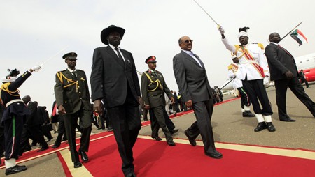 South Sudan's President Salva Kiir inspects the guard of honour with Sudan's President Omar al-Bashir as he arrives for talks at Khartoum Airport